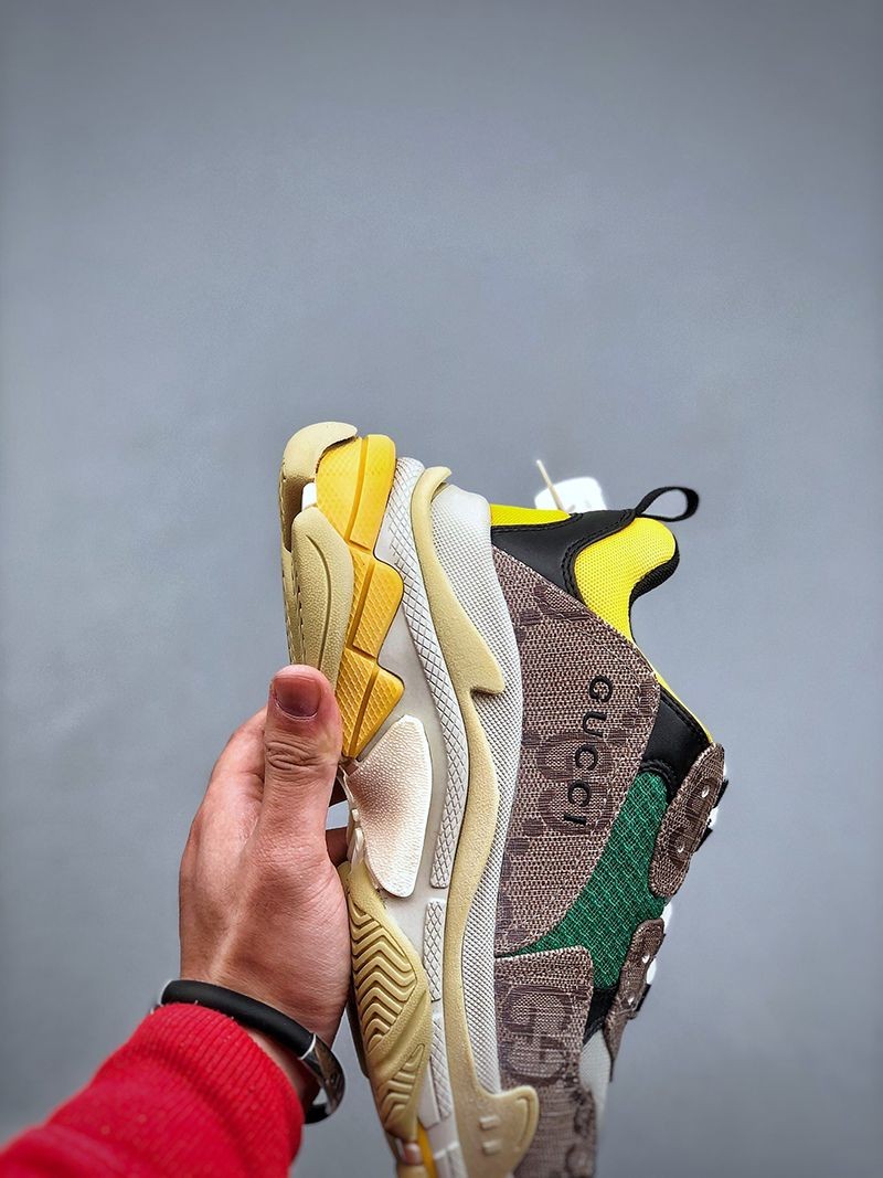 日本未入荷グッチ バレンシアガ コピー ザ ハッカー プロジェクト Triple S スニーカー 677193UMO209766最高級